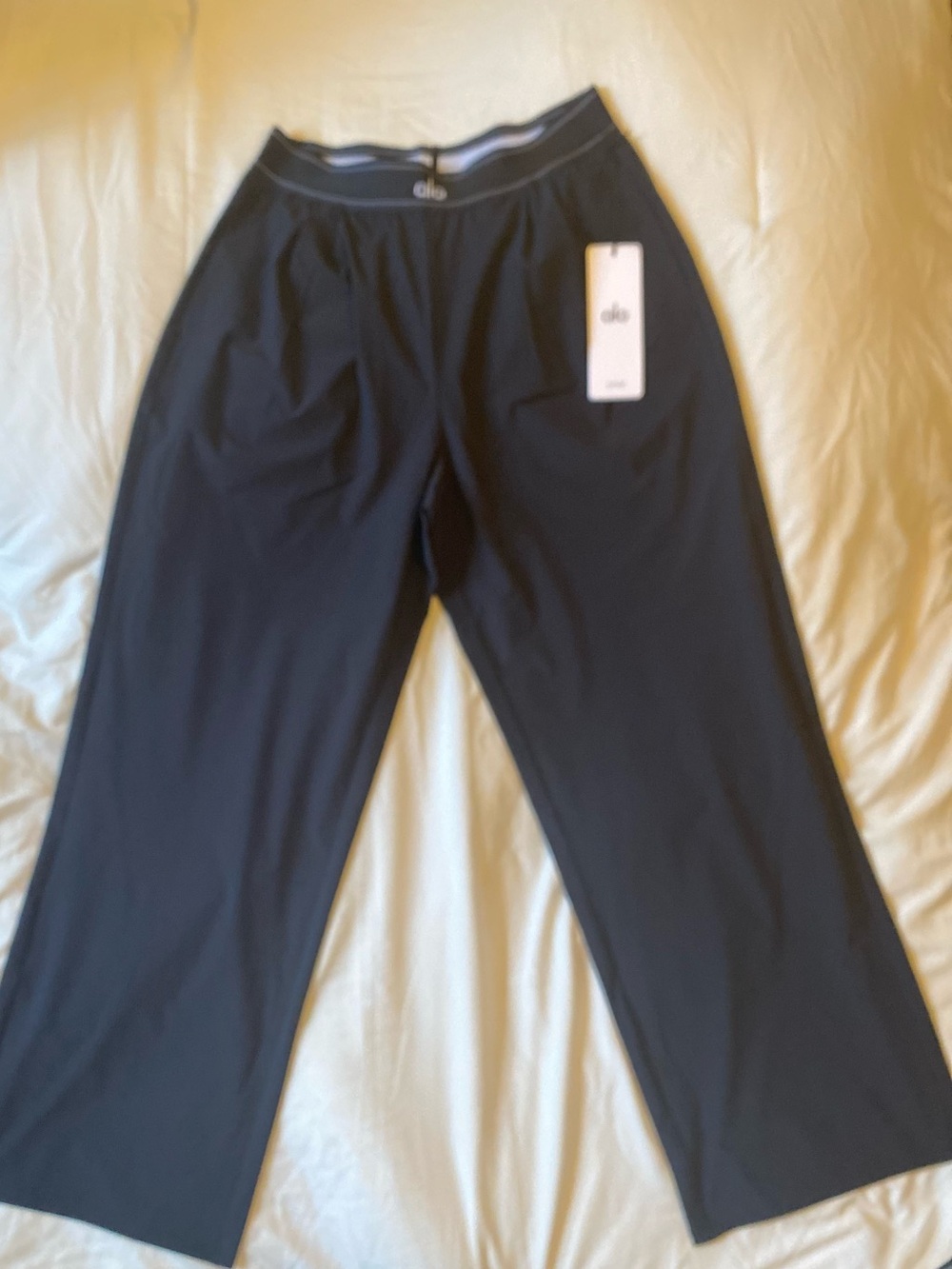 ALO Yoga Suit Up Trouser (Regular). Size. M. Color. B… - Gem